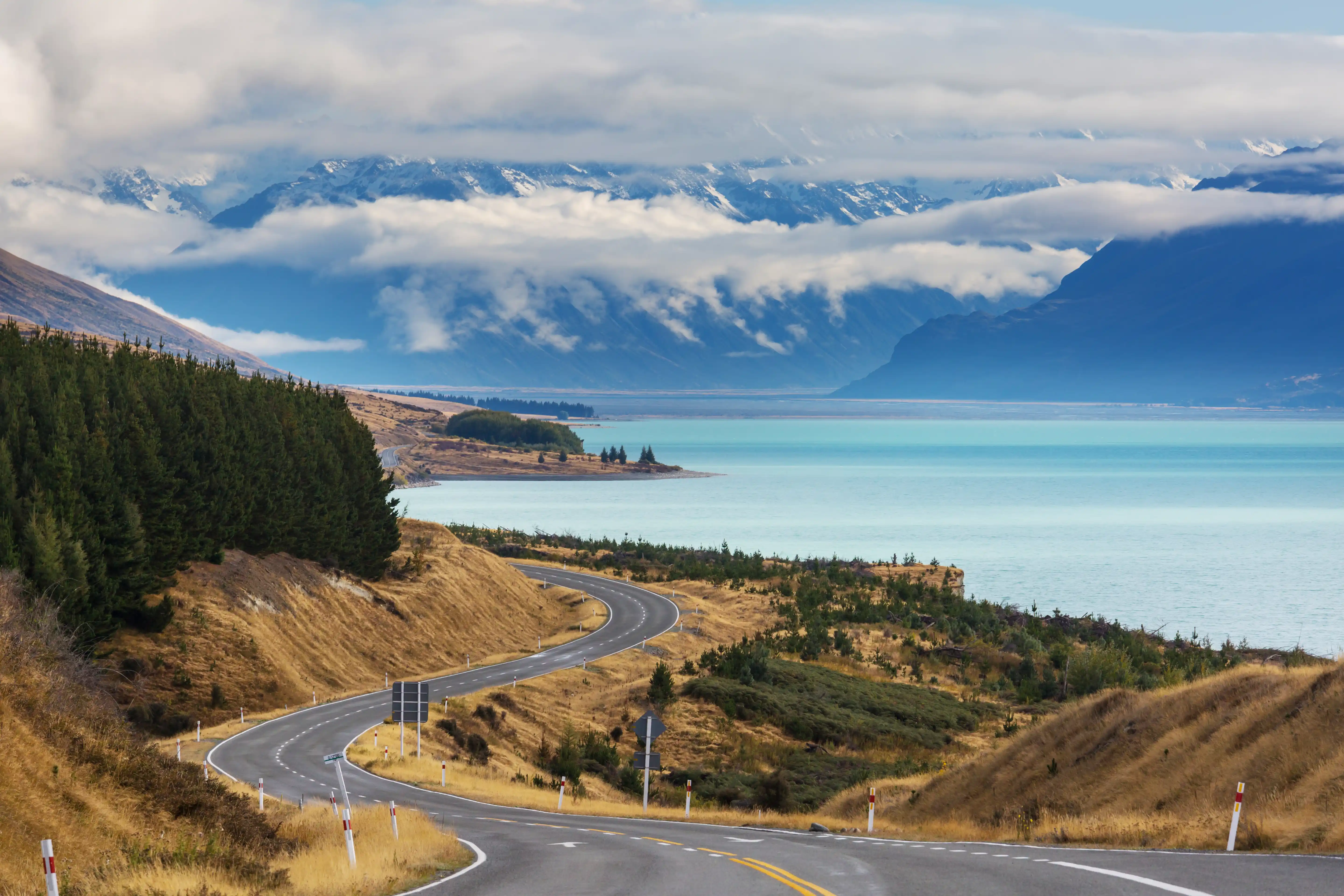 road-in-new-zealand-mountains