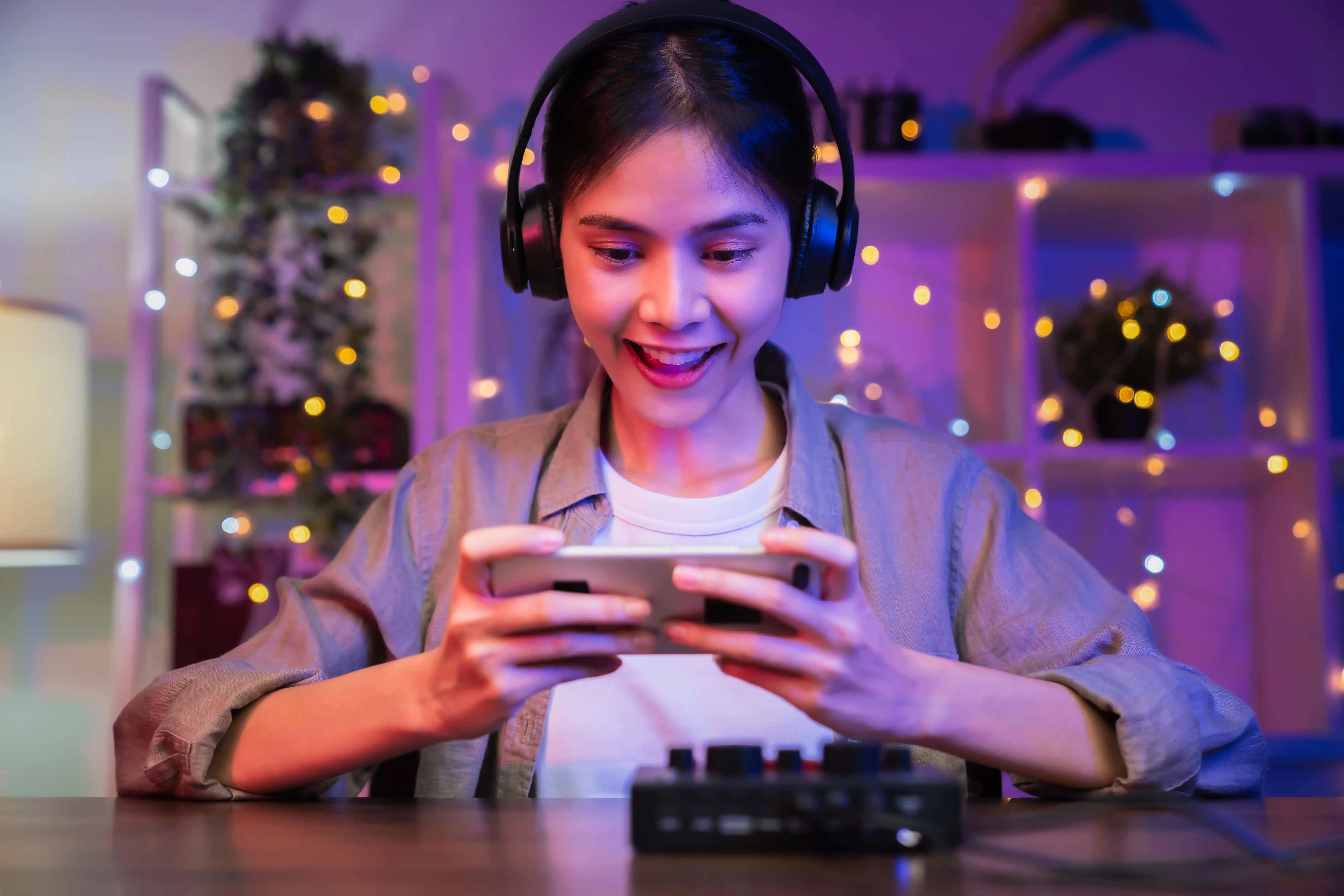 woman-playing-online-game-on-smartphone