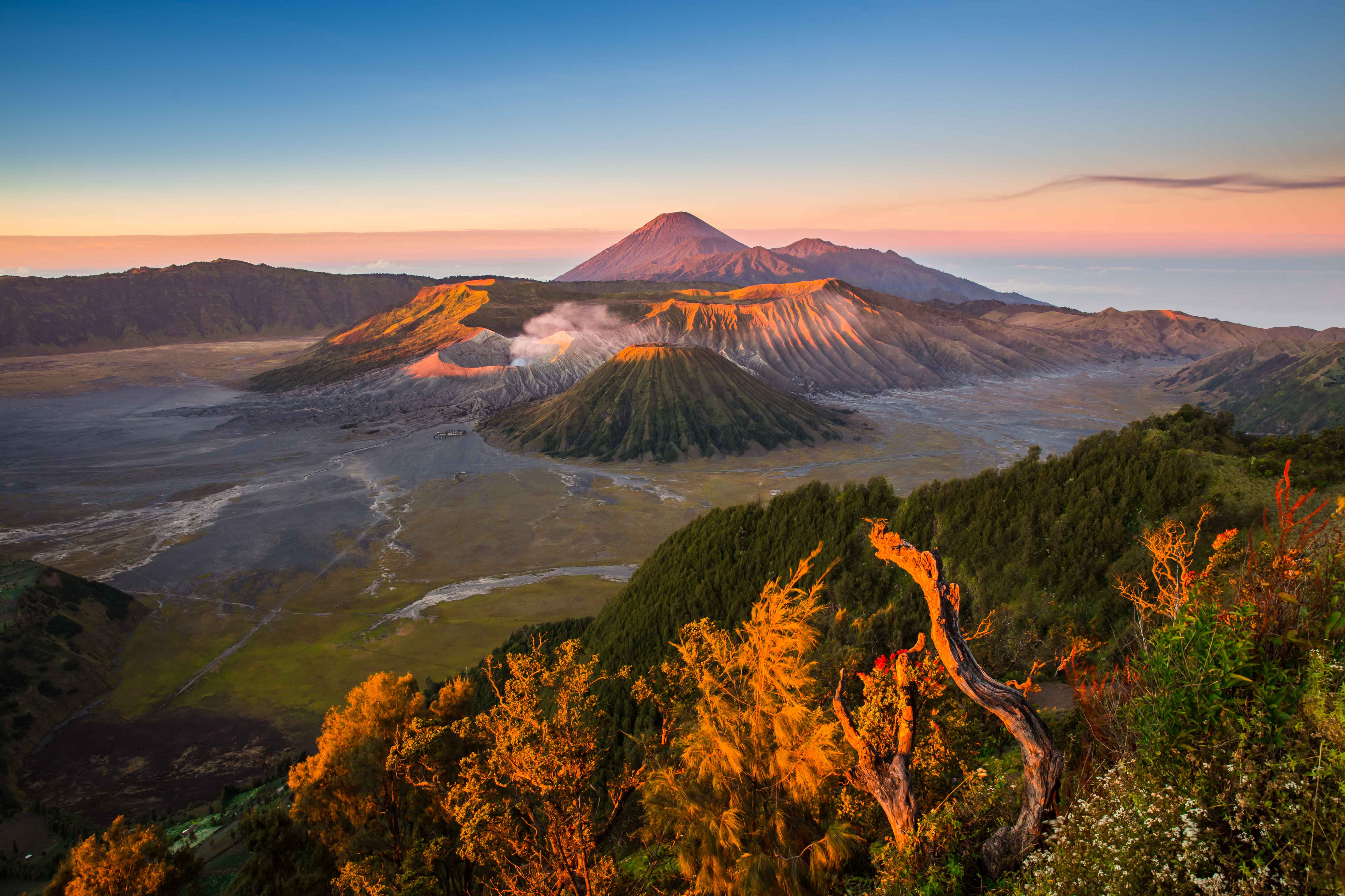 amazing-sunrise-in-mount-bromo